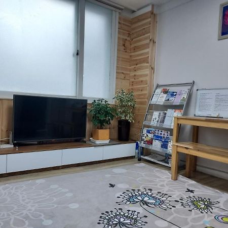 J&J Guesthouse Jeonju Extérieur photo